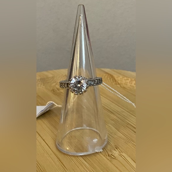 Vintage Avon 925 Sterling Silver Cubic Zirconia ring - Picture 6 of 6